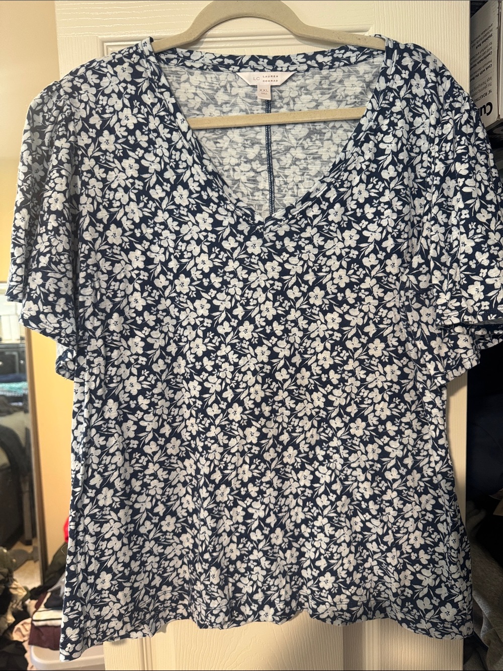 LC Lauren Conrad Navy and White Floral V-Neck Flutter Sleeve Top